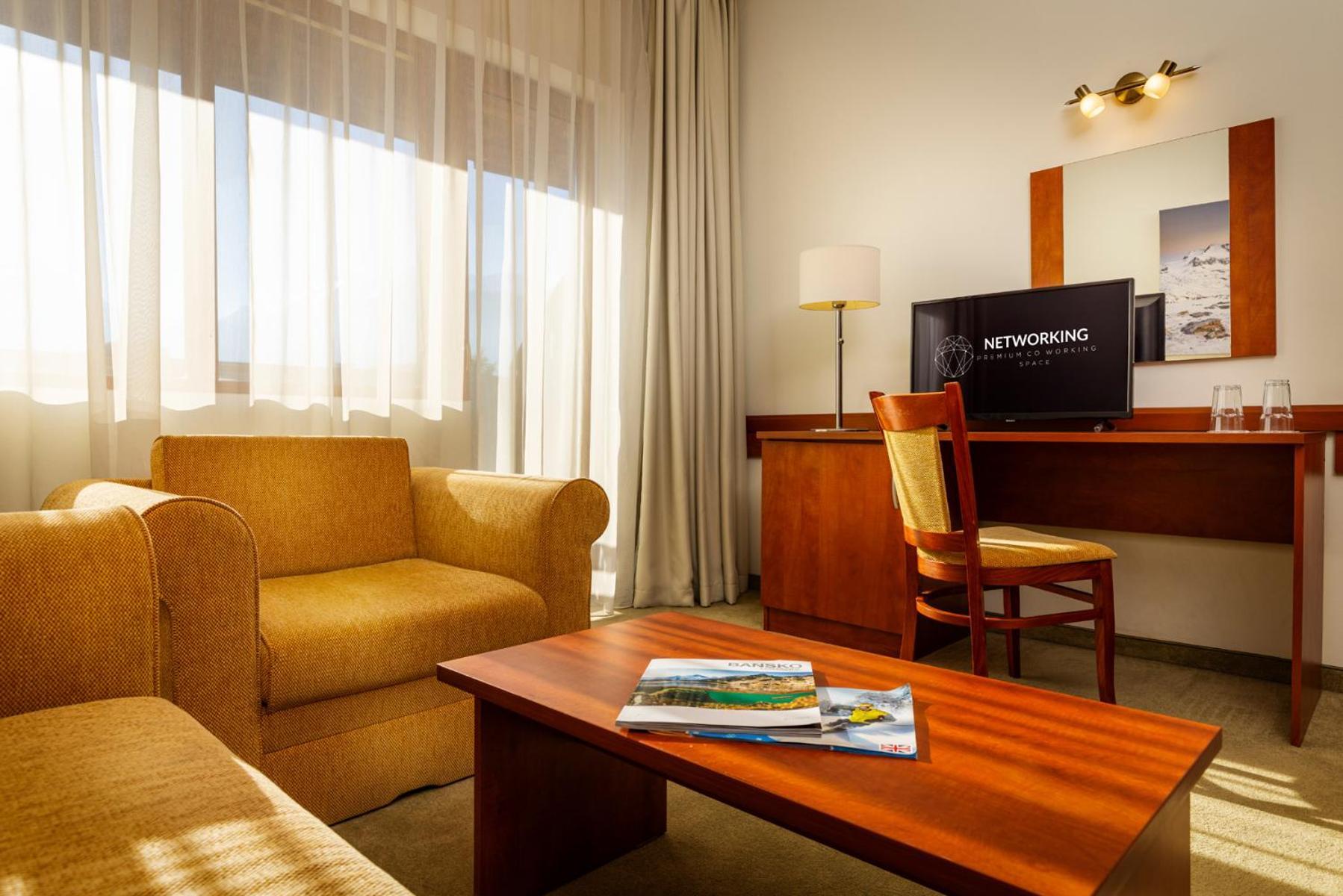 Coliving Bansko, The Social Hotel By Networking Premium บันสโก ภายนอก รูปภาพ