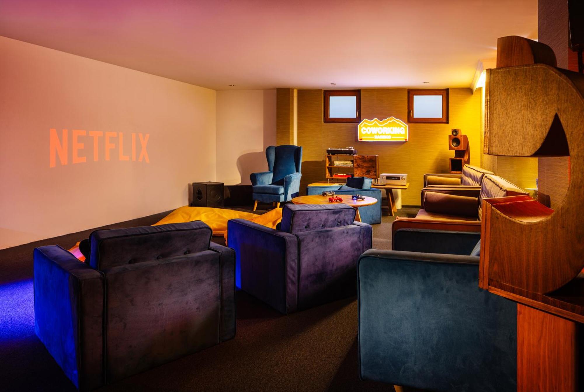 Coliving Bansko, The Social Hotel By Networking Premium บันสโก ภายนอก รูปภาพ